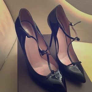 Gucci patent leather pumps